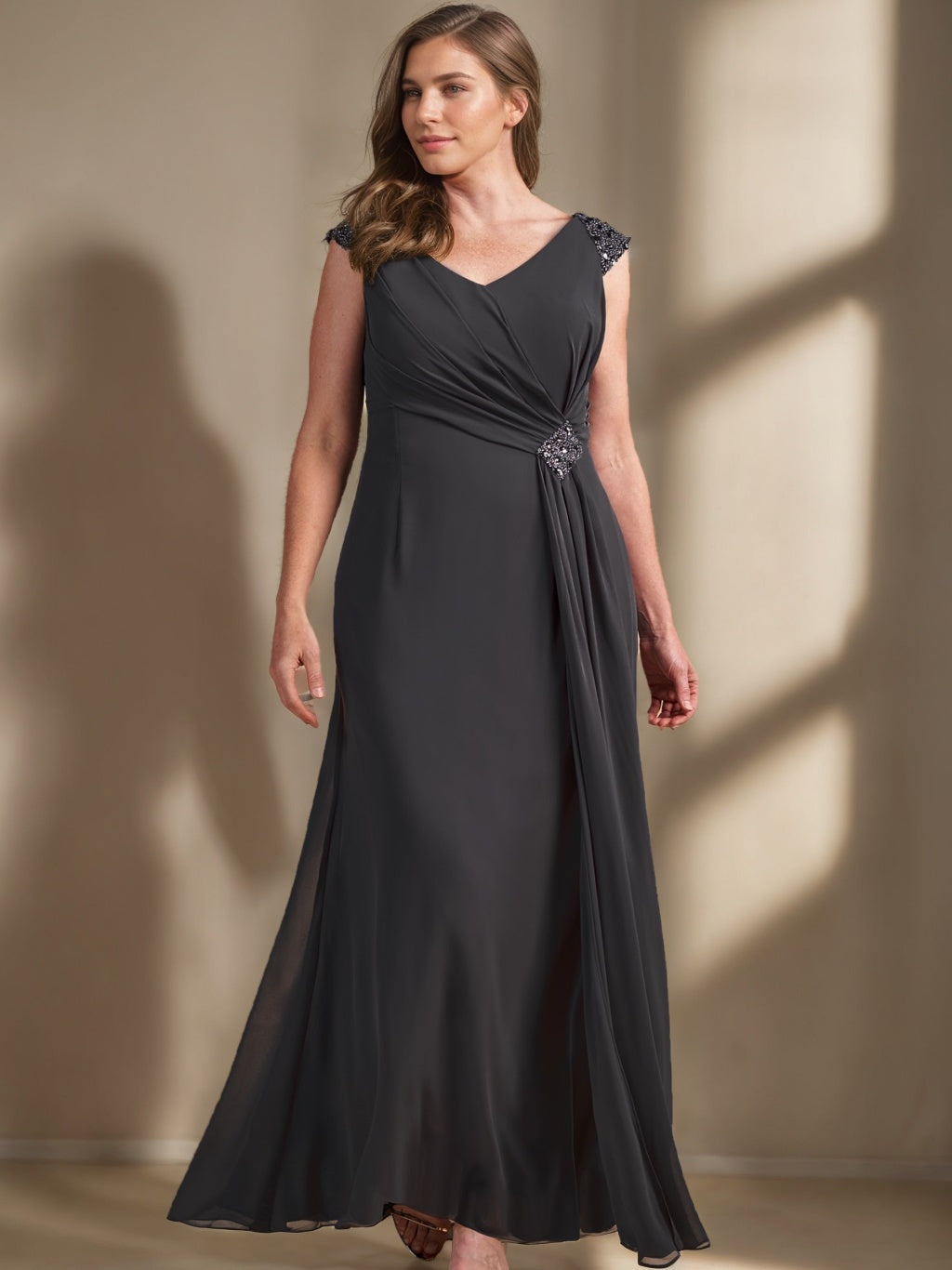 A-Line/Princess V-Neck Half Sleeves Floor-Length Plus Size Mother of the Bride Dresses with Sequins main image 1