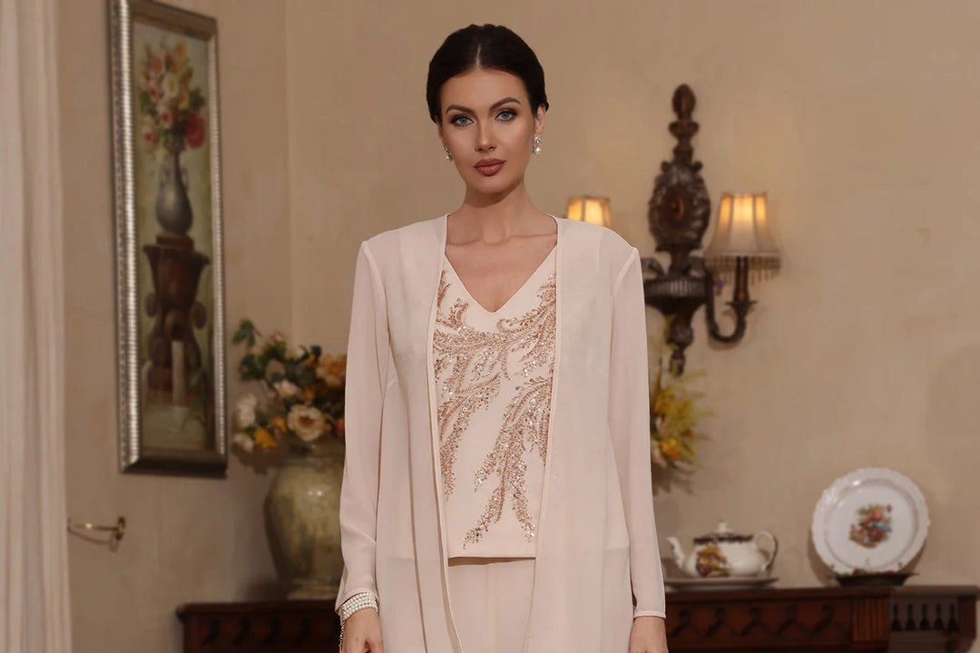 How to Choose the Perfect Pant Suits for Petite Women