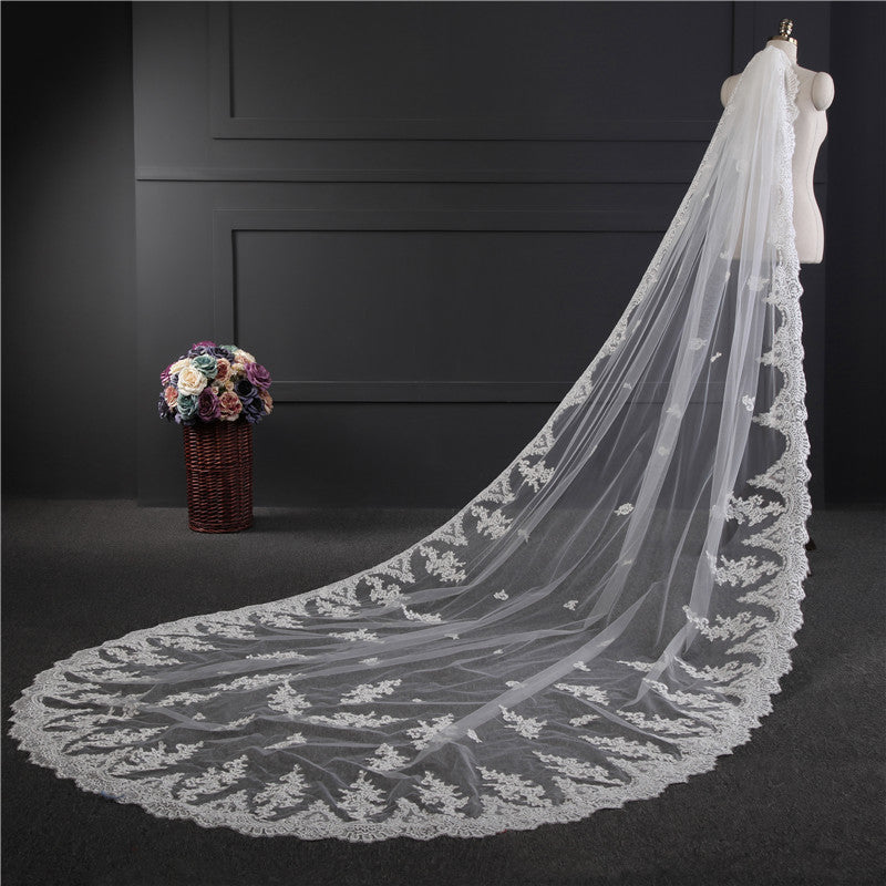 One-tier Luxurious Wedding Veil with Appliques