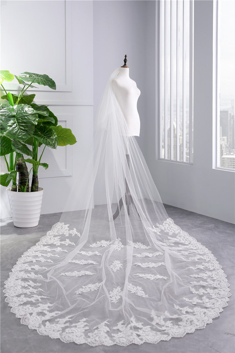 Two-tier Lace Wedding Veil with Appliques