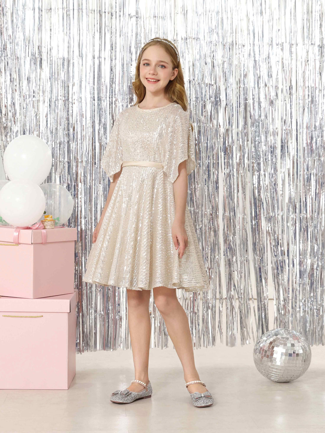 A-Line/Princess Sequin  Half Sleeves Scoop Neck Mini Flower Girl Dresses