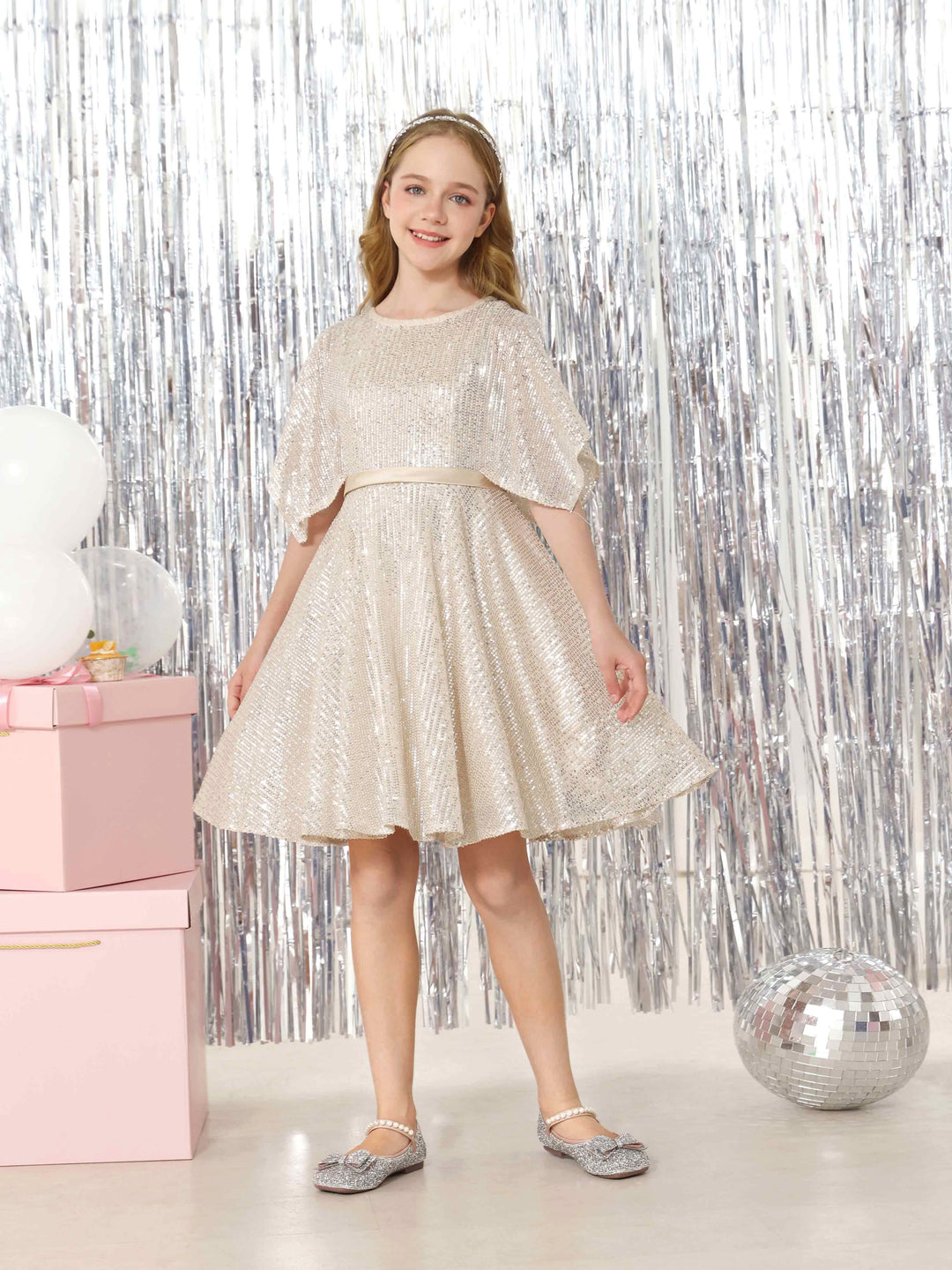 A-Line/Princess Sequin  Half Sleeves Scoop Neck Mini Flower Girl Dresses