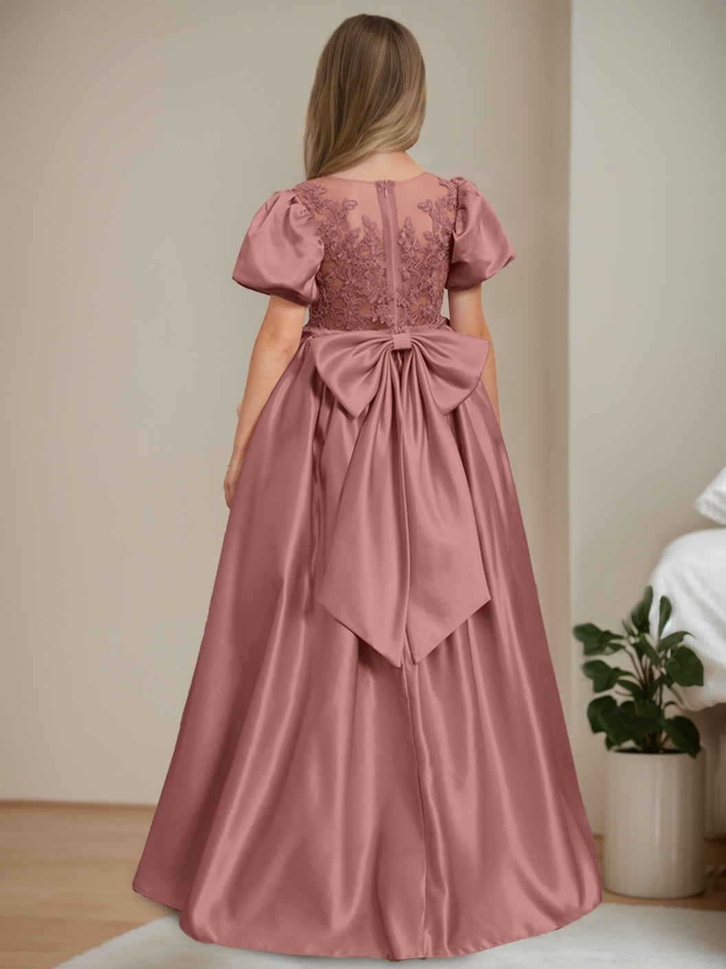 Ball-Gown Scoop Neck Short Sleeves Knee-Length Flower Girl Dress with Appliques