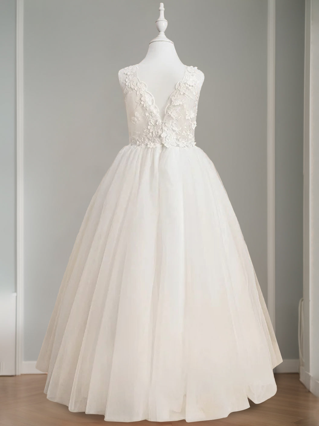 A-Line/Princess Round Neck Sleeveless Floor-Length Flower Girl Dress with Appliques