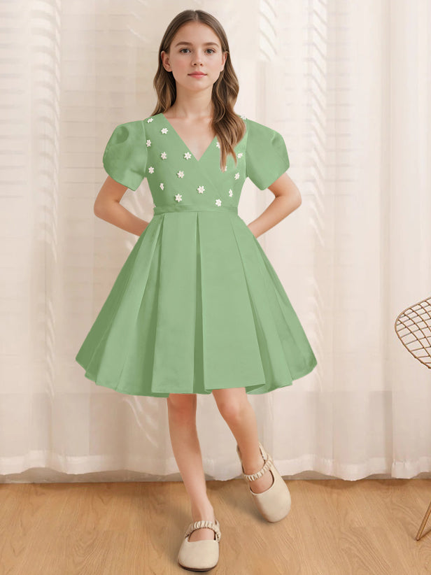 A-Line/Princess V-Neck Short Sleeves Knee-Length Flower Girl Dress with Appliques Celadon
