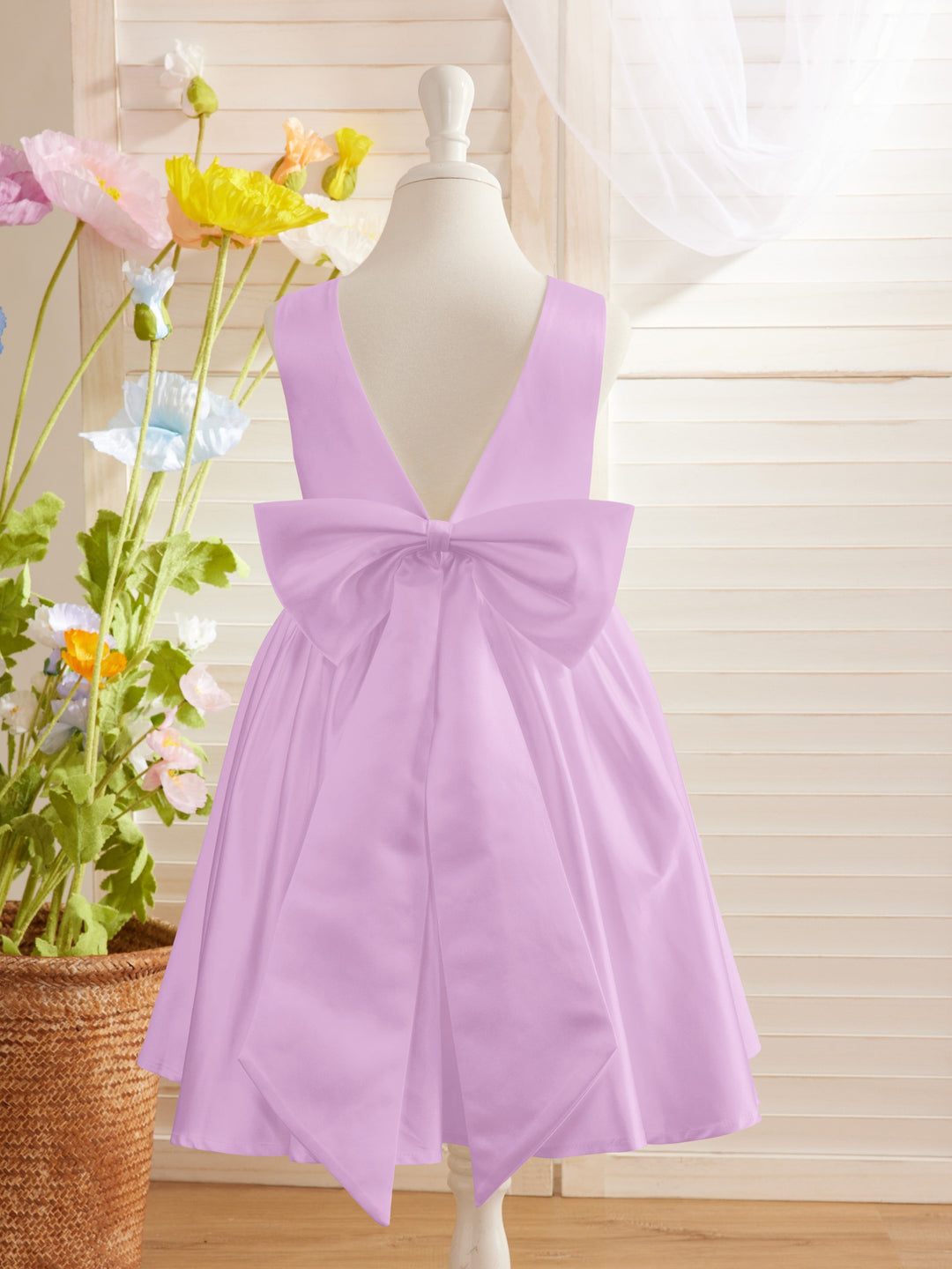 Elegant A-line Satin V-Back Bow Knee-length Flower Girl Dress