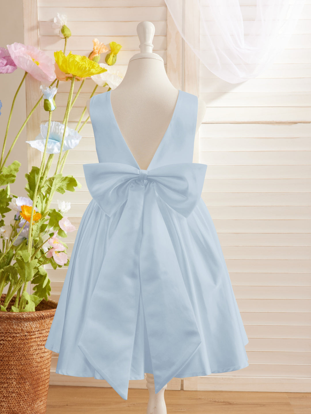 Elegant A-line Satin V-Back Bow Knee-length Flower Girl Dress