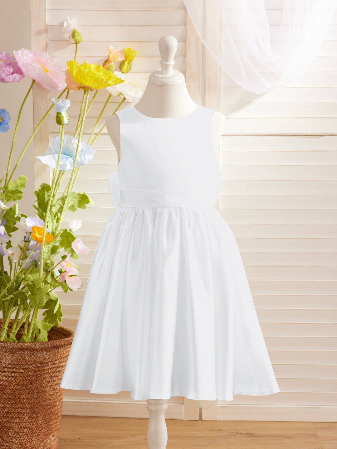 Elegant A-line Satin V-Back Bow Knee-length Flower Girl Dress