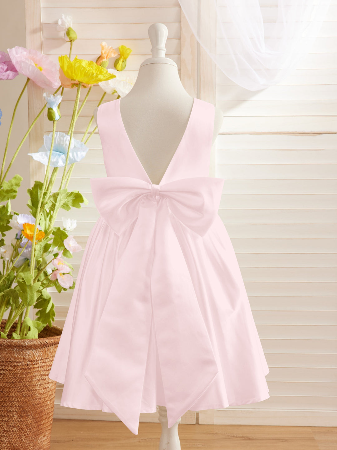 Elegant A-line Satin V-Back Bow Knee-length Flower Girl Dress