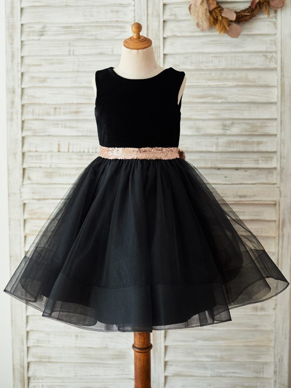 Black Velvet Heart-Shaped Back Sequin Bow Knee-length Dress Black Velvet Heart-Shaped Back Sequin Bow Knee-length Dress