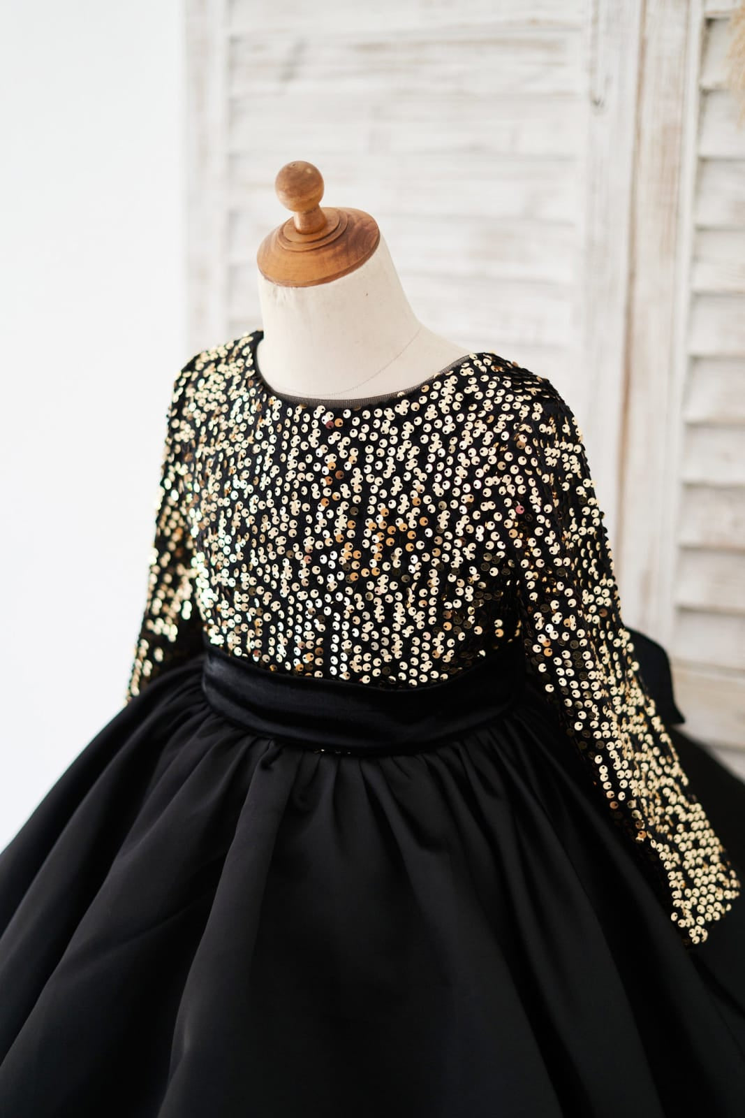 Sequins Knee-length Black Dress