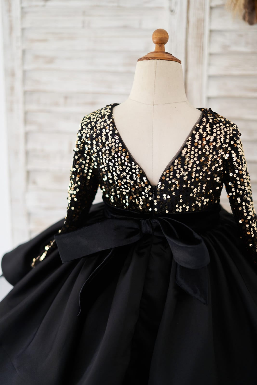 Sequins Knee-length Black Dress