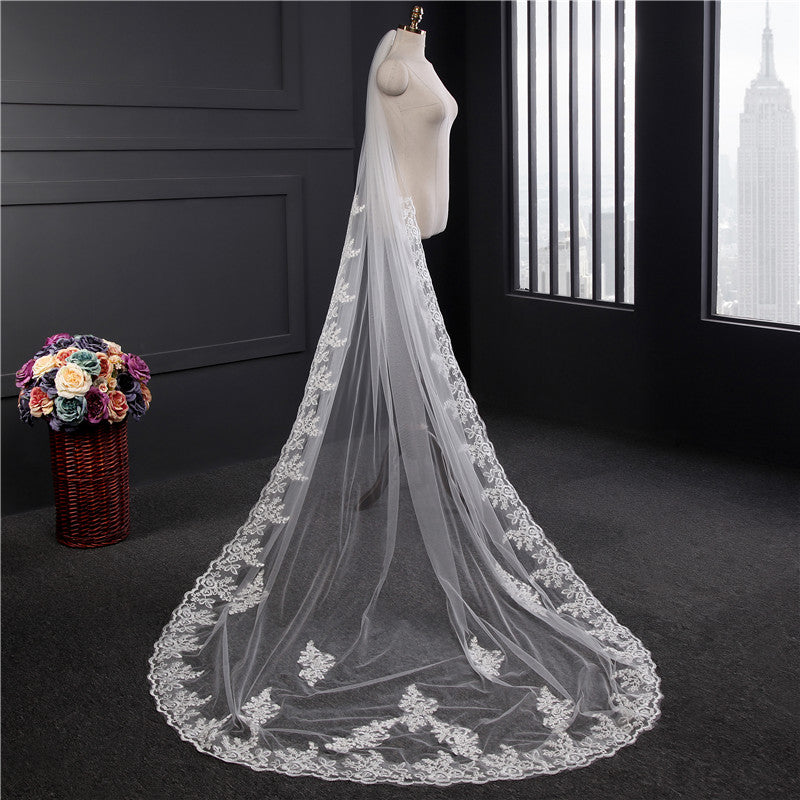 One-tier Long Lace Wedding Veil with Appliques