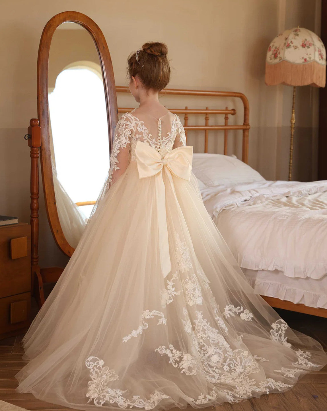 A-Line/Princess Sweetheart Knee-Length Wedding Dress - Mondressy A-Line/Princess Sweetheart Knee-Length Wedding Dress - Mondressy