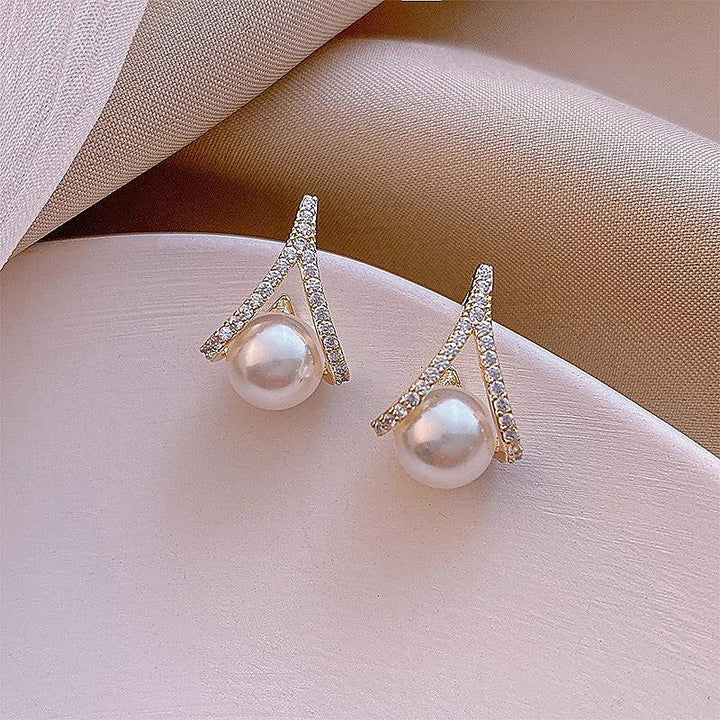 1 Pair Women's Romantic Pearl Stud Classic Shining Earrings