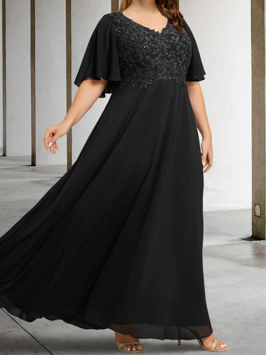 A-Line/Princess V-Neck Mother of the Bride Dresses with Applique