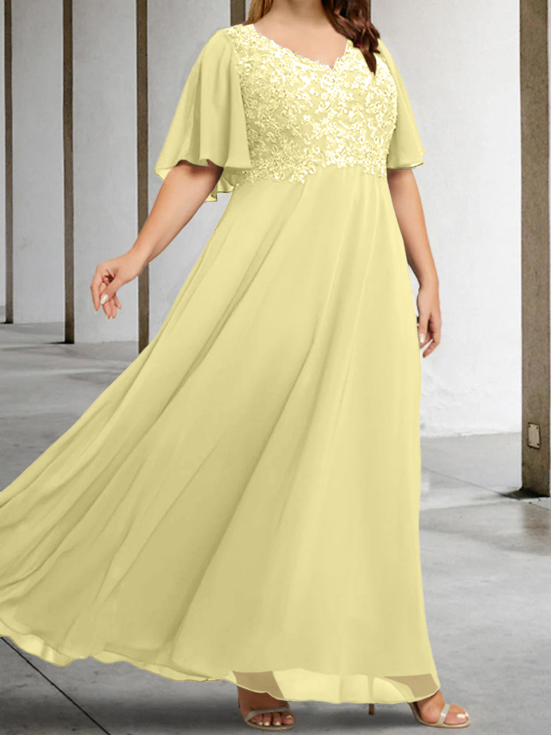 A-Line/Princess V-Neck Mother of the Bride Dresses with Applique