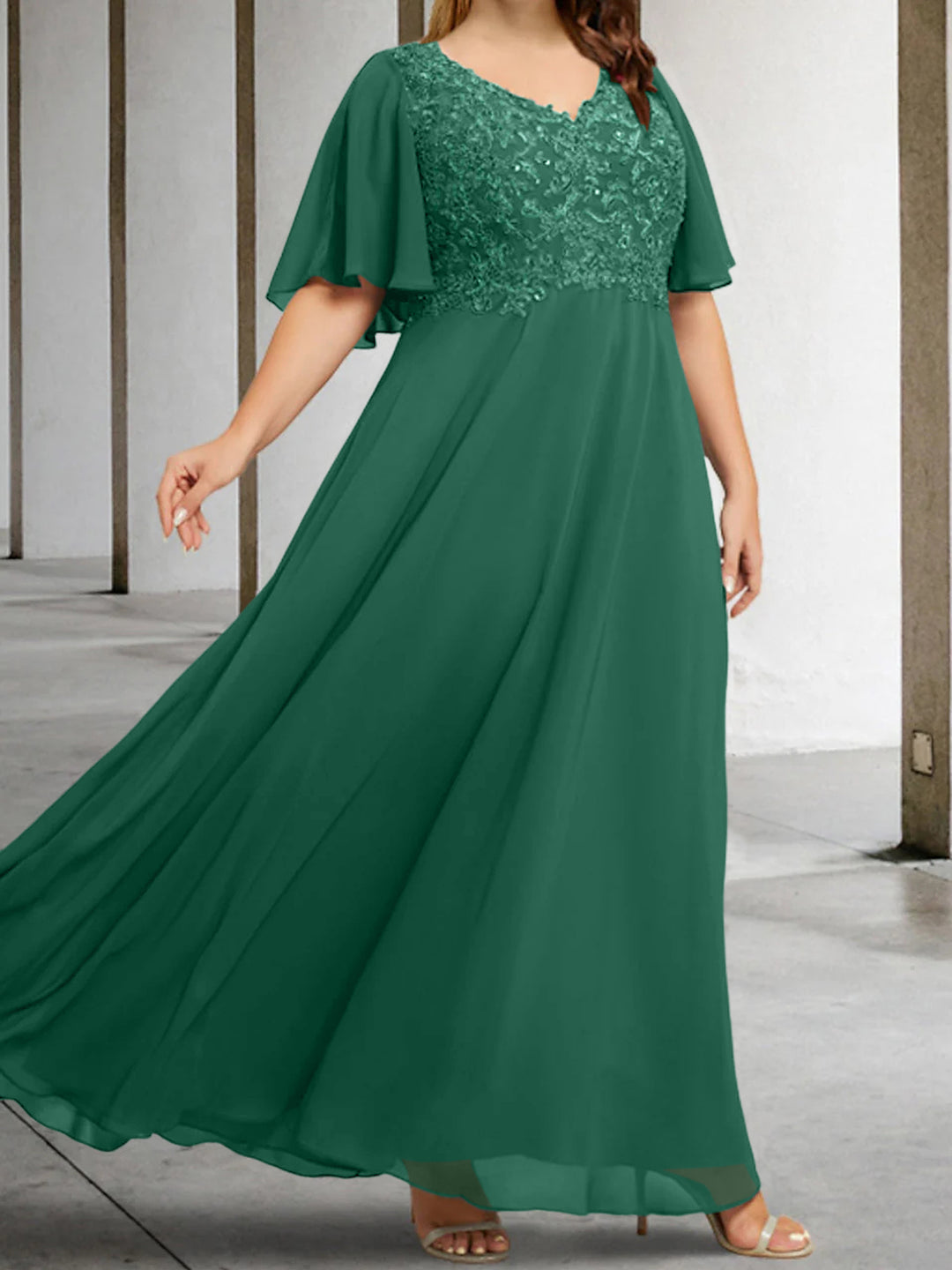 A-Line/Princess V-Neck Half Sleeves Floor-Length Mother of the Bride Dresses with Applique Emerald