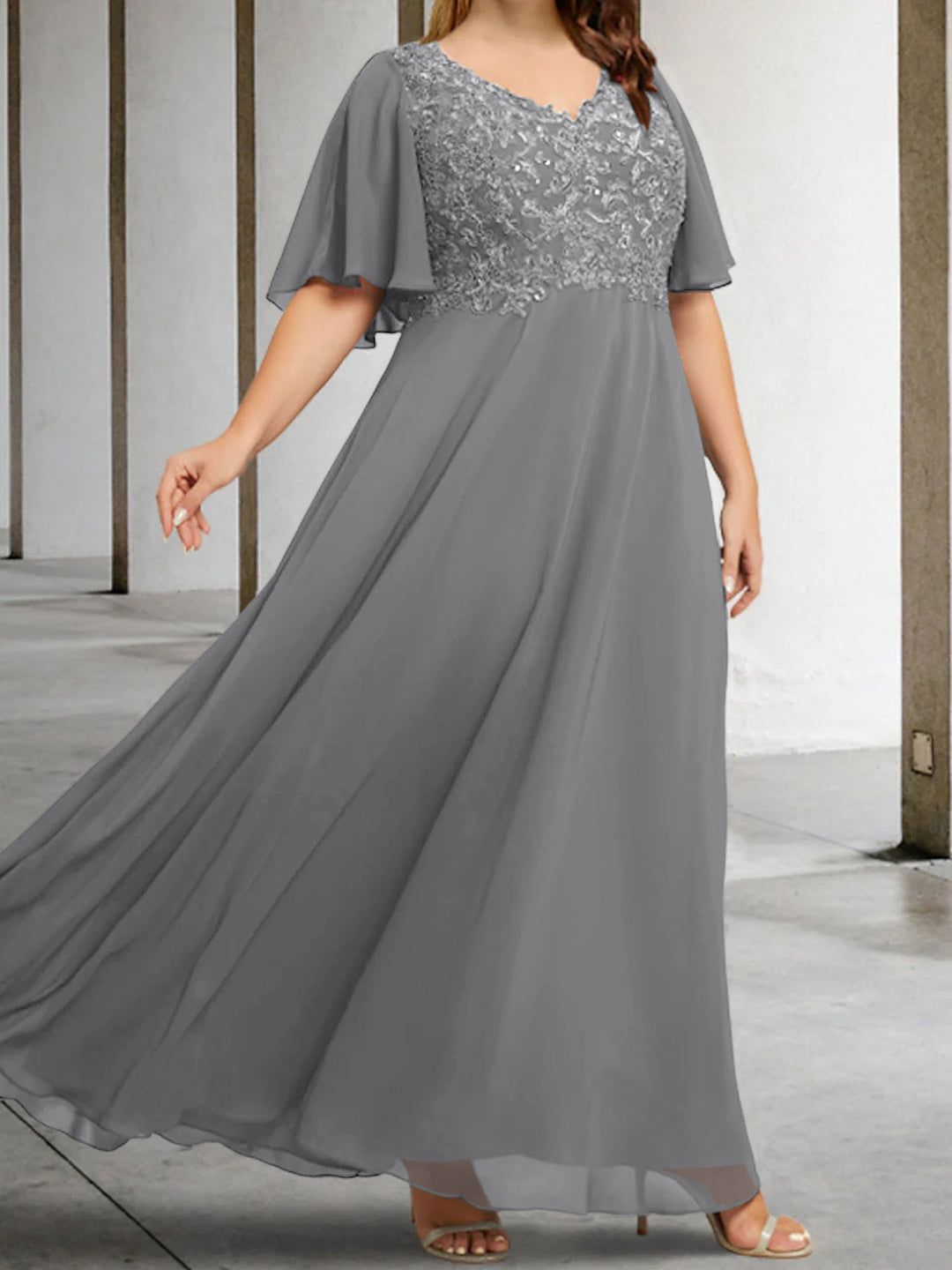 A-Line/Princess V-Neck Mother of the Bride Dresses with Applique