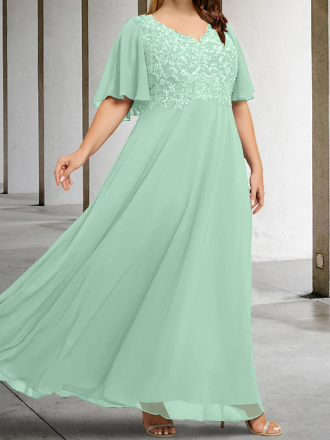 A-Line/Princess V-Neck Mother of the Bride Dresses with Applique