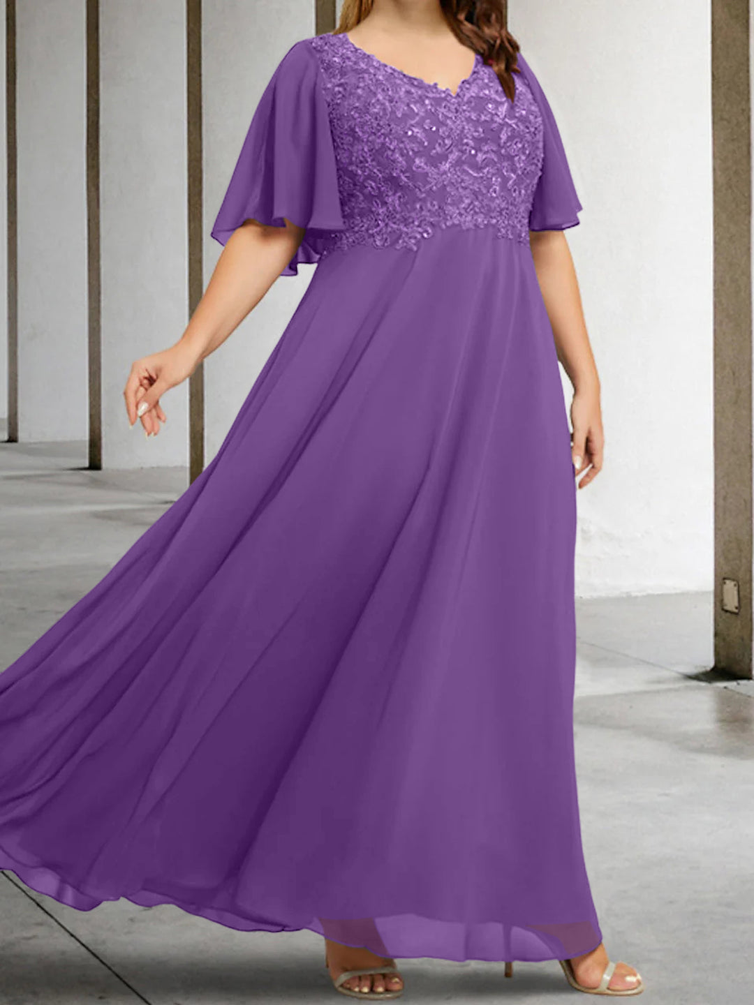 A-Line/Princess V-Neck Mother of the Bride Dresses with Applique