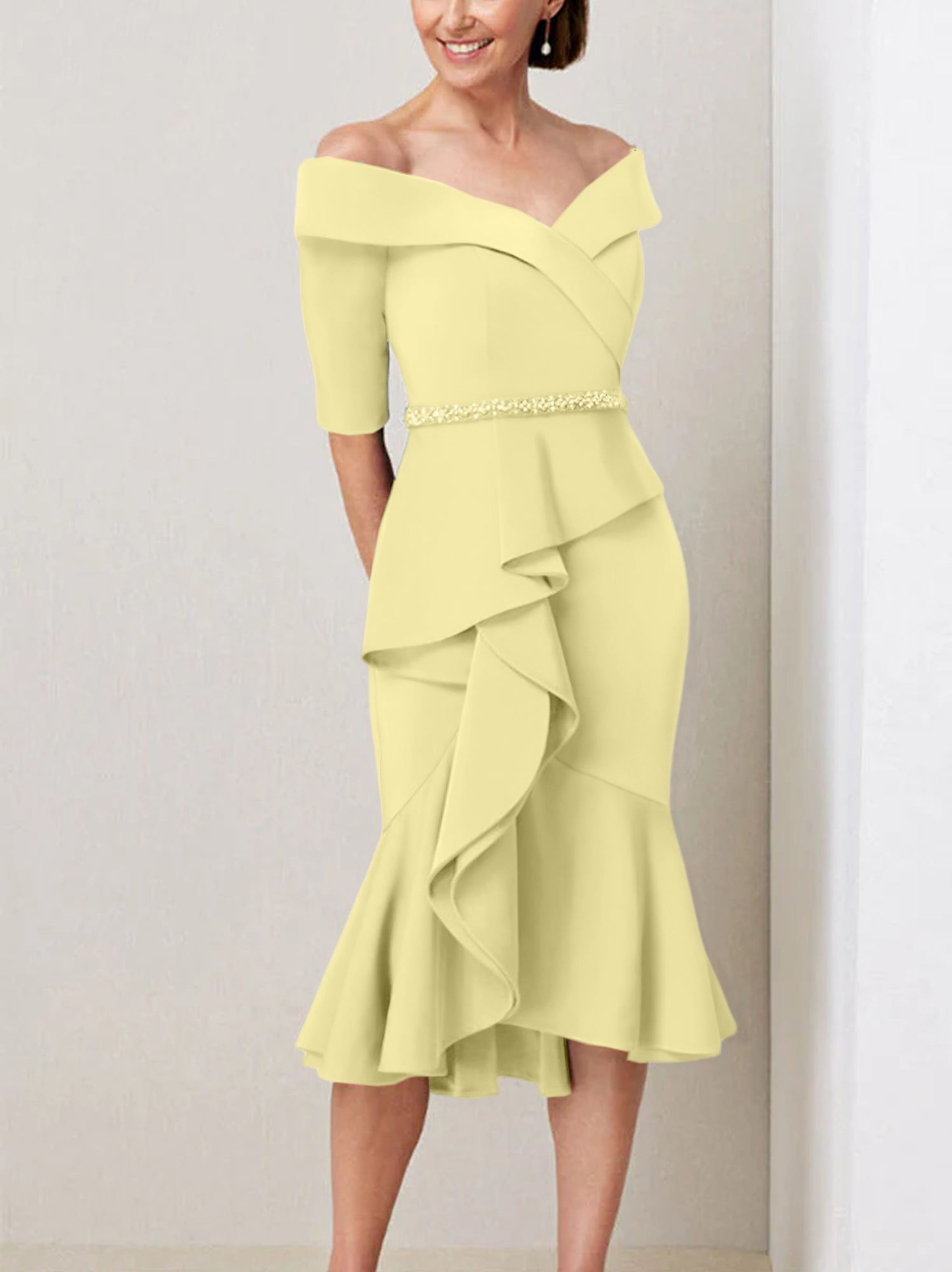 Sheath/Column Off-the-Shoulder Half Sleeves Mother of the Bride Dresses with Applique