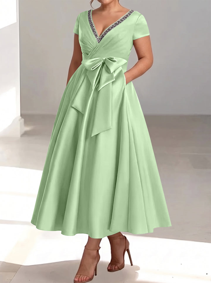 A-Line/Princess V-Neck Plus Size Mother of the Bride Dresses with Pockets & Ruffles