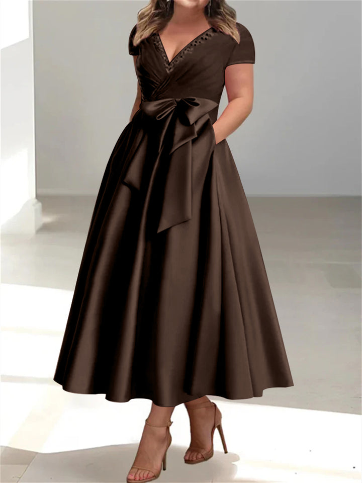 A-Line/Princess V-Neck Plus Size Mother of the Bride Dresses with Pockets & Ruffles