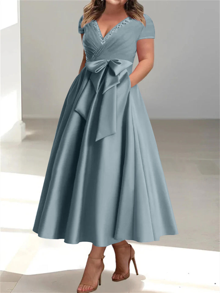 A-Line/Princess V-Neck Plus Size Mother of the Bride Dresses with Pockets & Ruffles