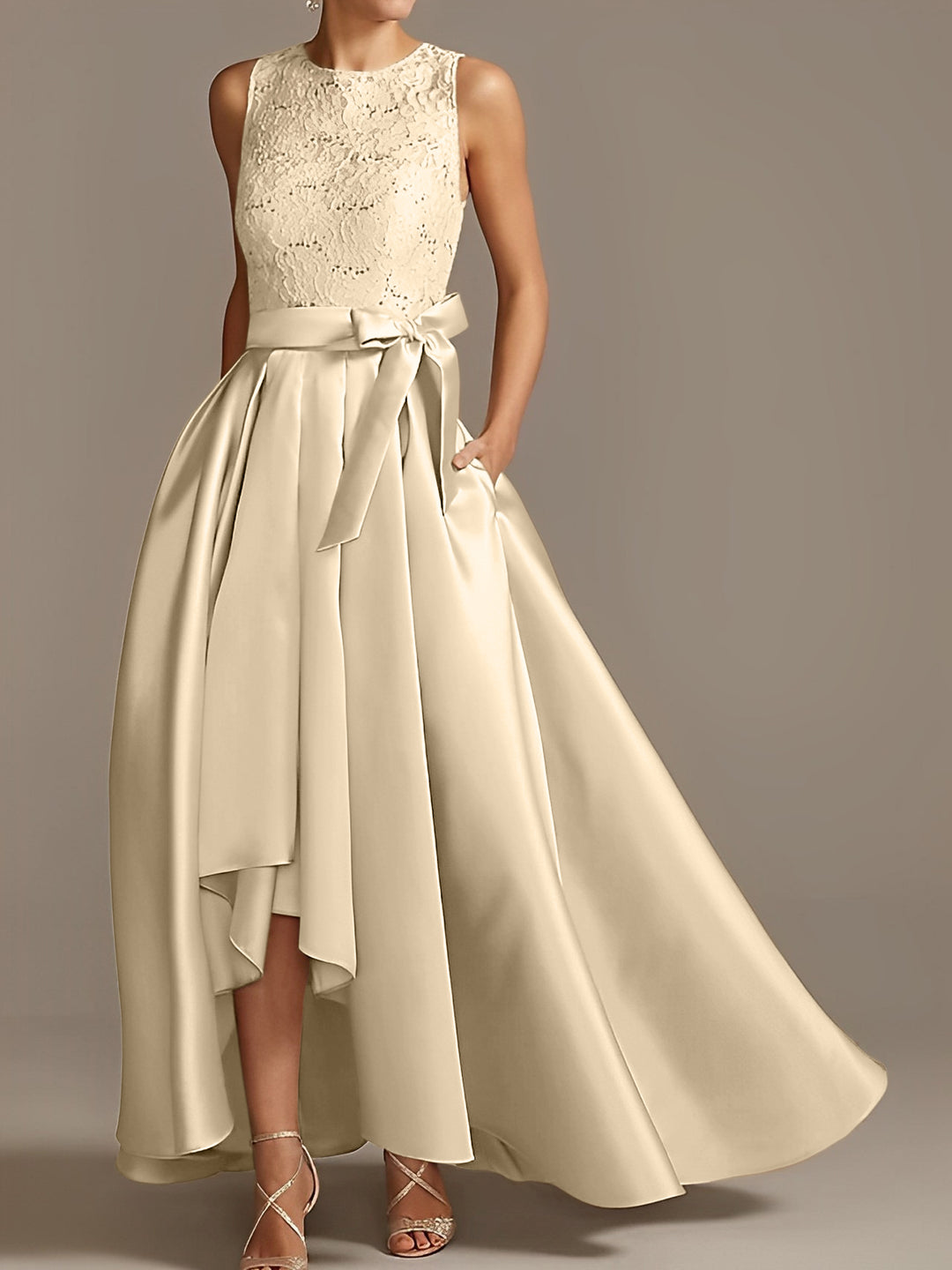 A-Line/Princess Jewel Neck Sleeveless Mother Of The Bride Dresses With Pleats Lace