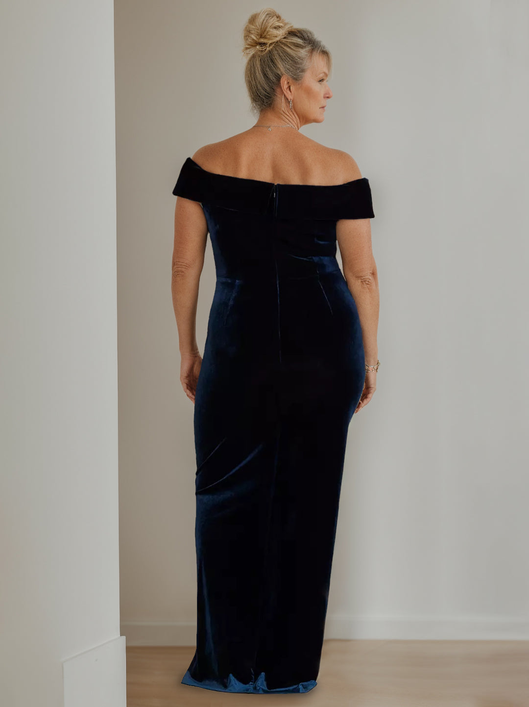 A-Line/Princess V-Neck Short Sleeves Floor-Length Velvet Mother of the Bride Dresses with Split Side