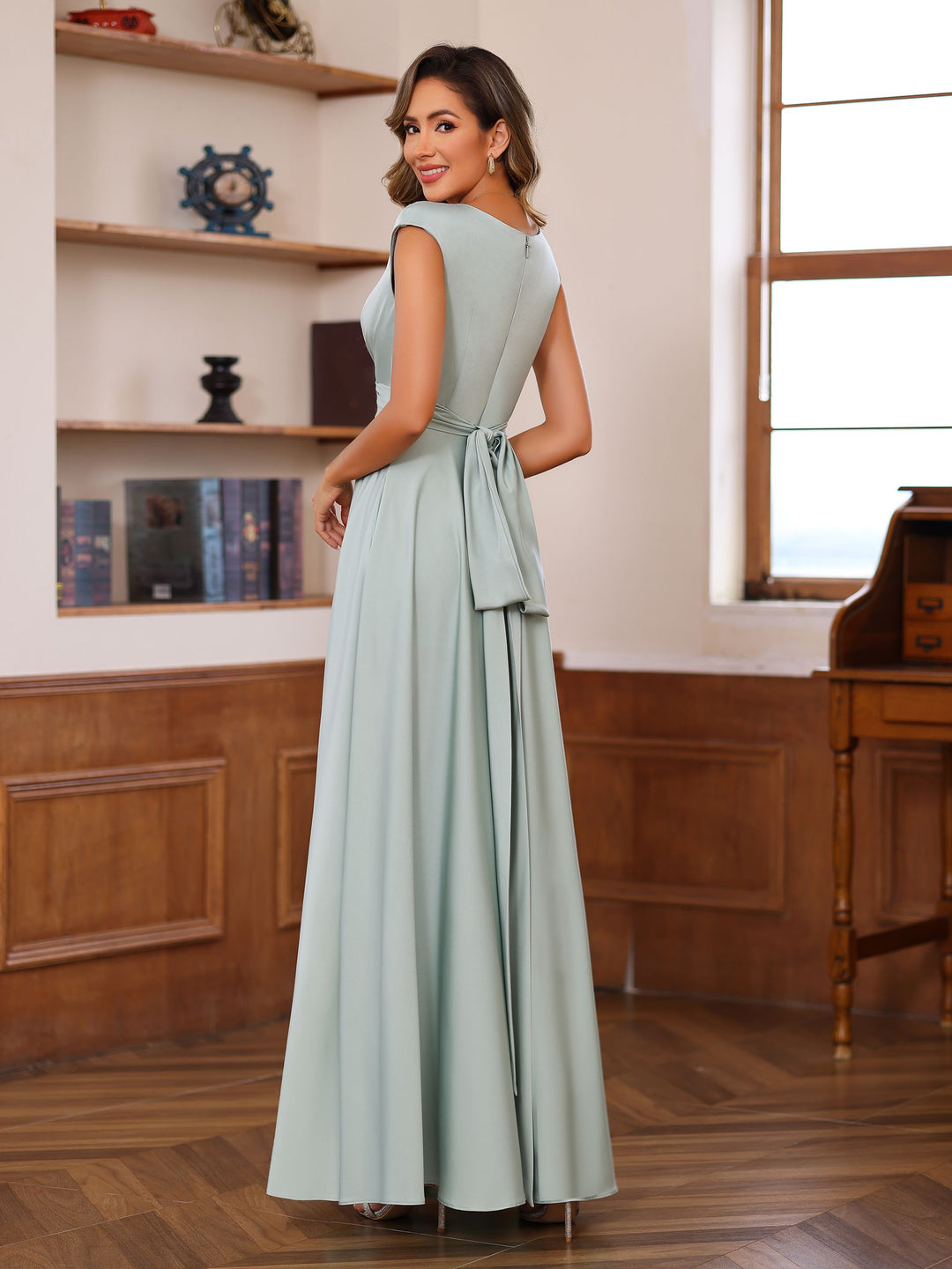 A-Line/Princess Scoop Neck Short Sleeves Floor-Length Mother of the Bride Dresses with Ruffles