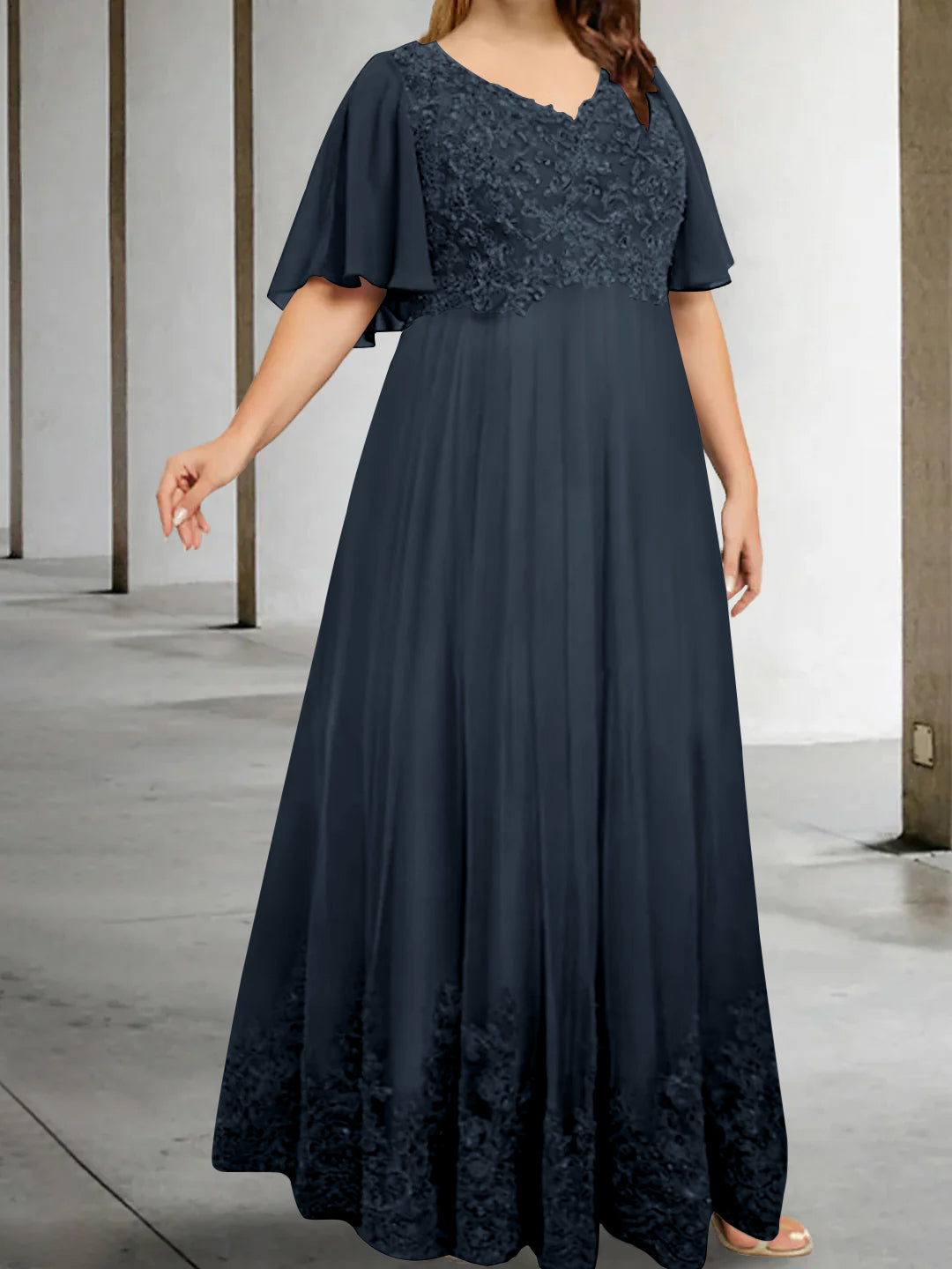 A-Line/Princess V-Neck Half Sleeves Floor-Length Plus Size Mother of the Bride Dresses with Appliques