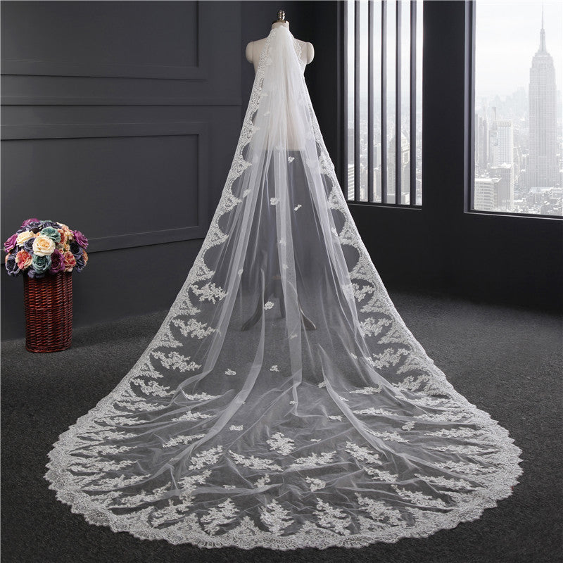 One-tier Luxurious Wedding Veil with Appliques