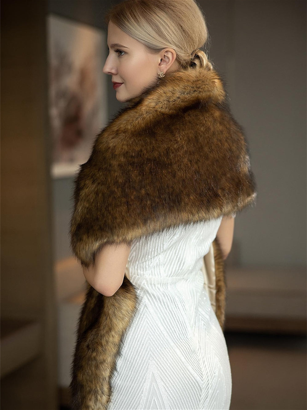 Shawls Bridal's Wraps Elegant Keep Warm Sleeveless Faux Fur Wedding Wraps With Feathers / Fur