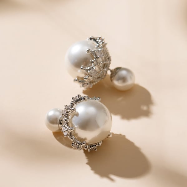 Exquisite Pearl/Rhinestone Stud Earrings