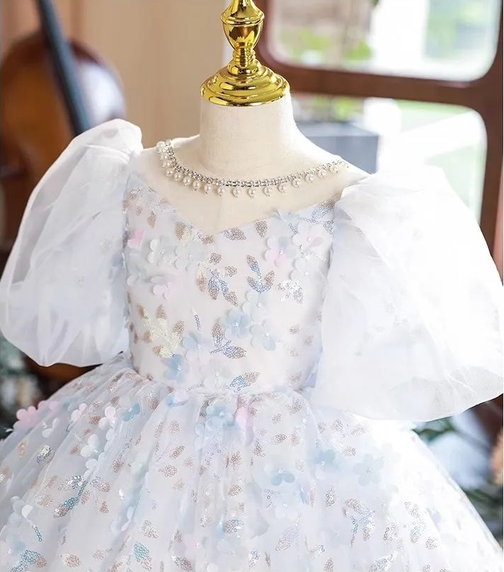 Princess Short Sleeves Ball Gown Girl Party Dress with Crystal Flower Appliques