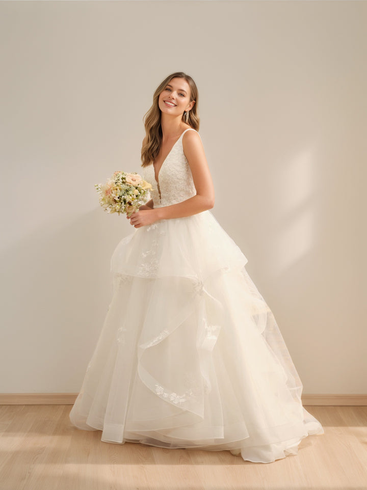 Ball Gown V-Neck Sleeveless Ivory Tulle Wedding Dresses with Lace Appliques