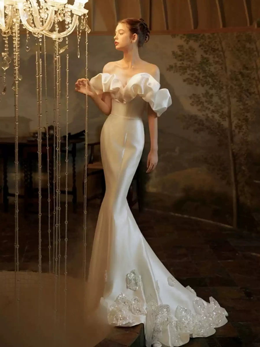 Trumpet/Mermaid Off-the-Shoulder Satin Wedding Dresses with Embroidery