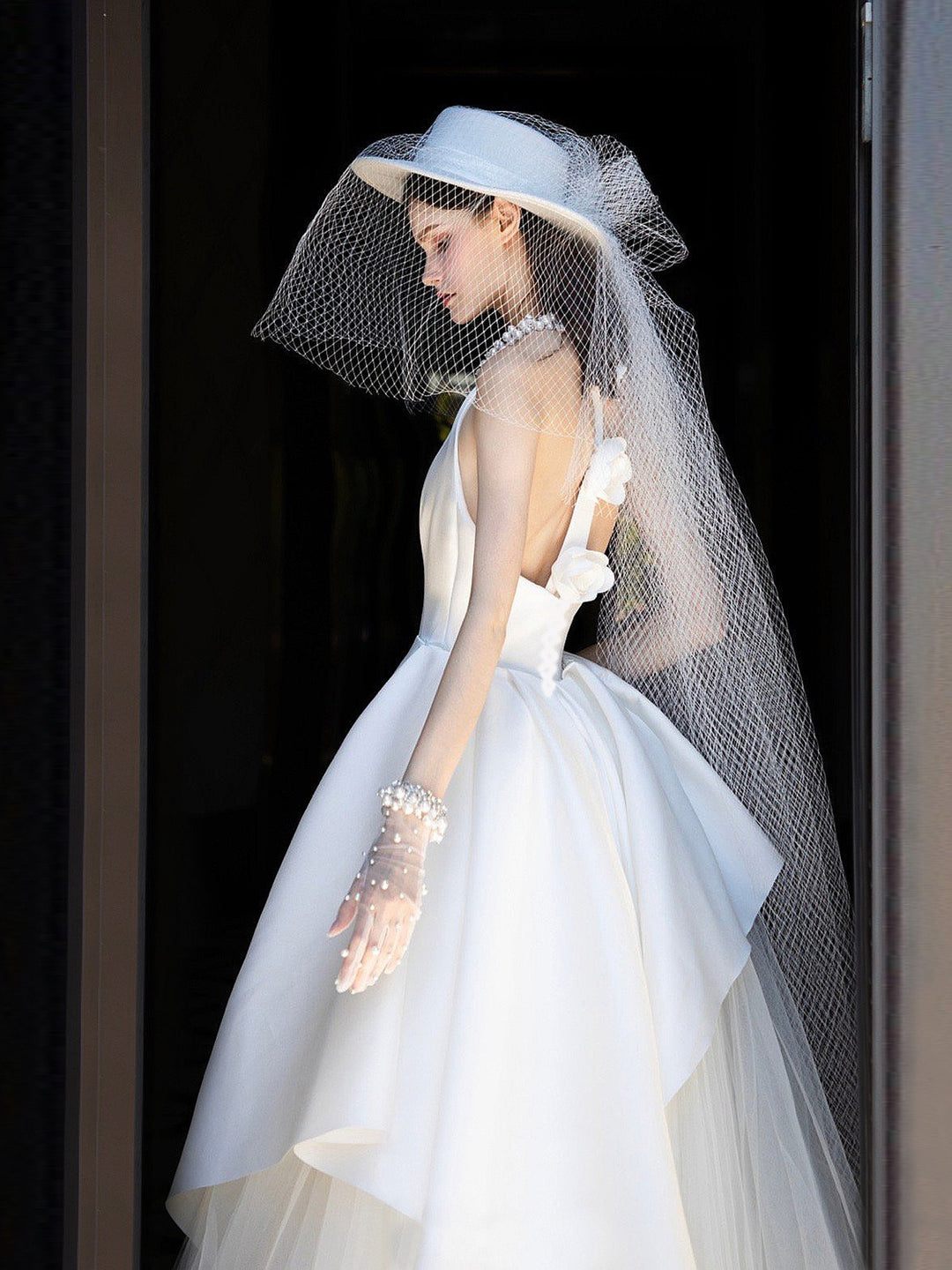 A-Line/Princess Halter Sleeveless Floor-Length Wedding Dresses with Jewel Appliques & 3D Flowers