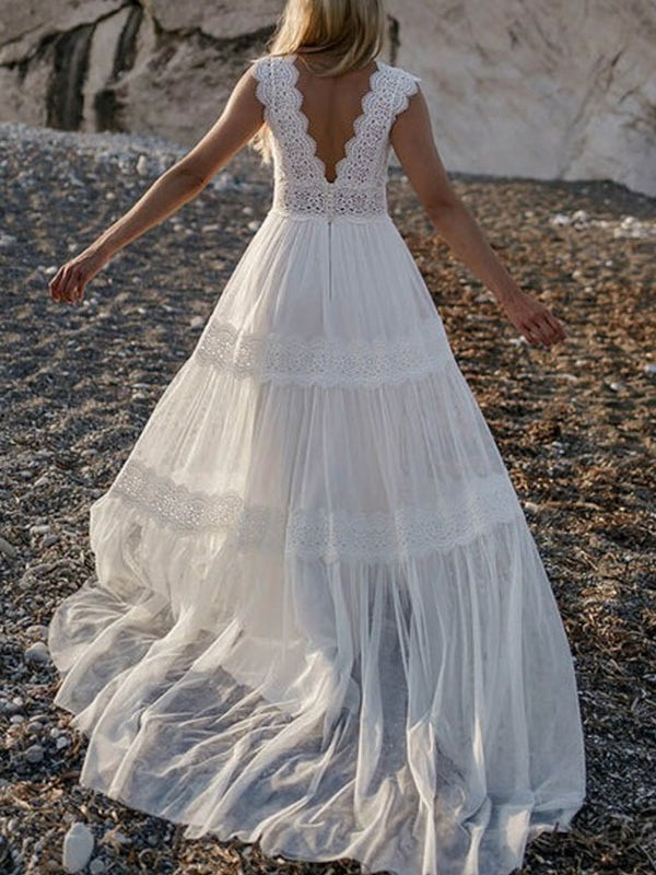 A-Line/Princess V-Neck Sleeveless Sweep Train Wedding Dresses With Lace Appliques