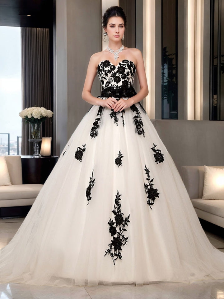 Ball Gown Sweetheart Sleeveless Sweep Train Wedding Dresses with Lace Appliques & Bow