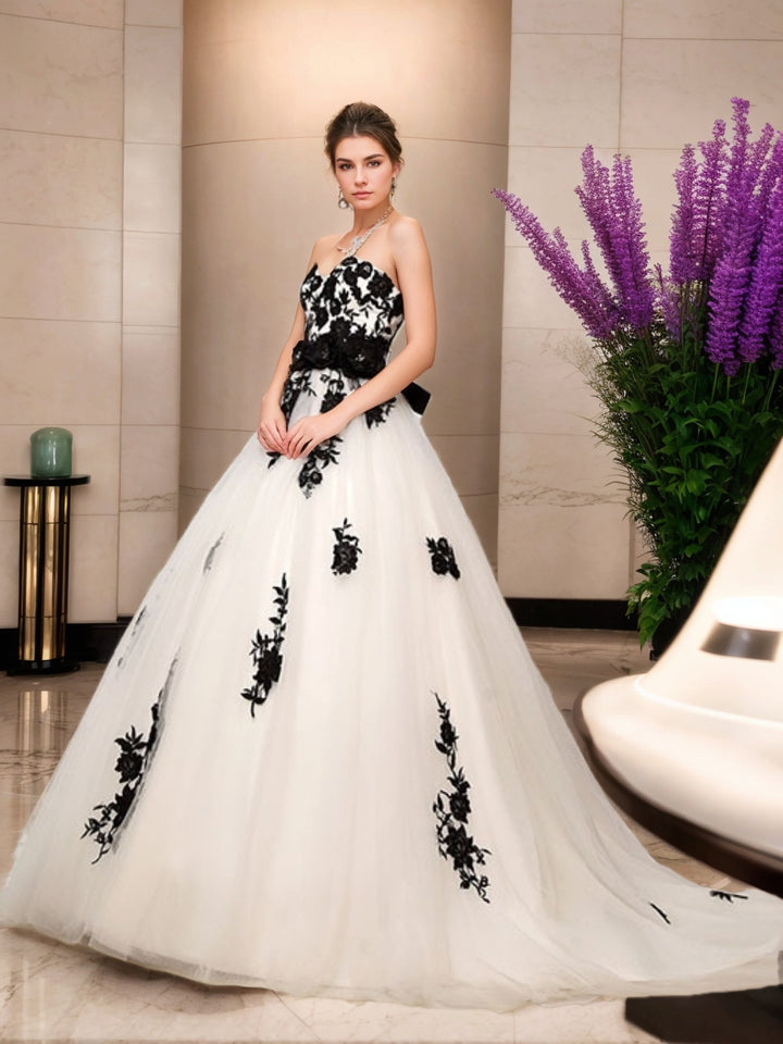 Ball Gown Sweetheart Sleeveless Sweep Train Wedding Dresses with Lace Appliques & Bow