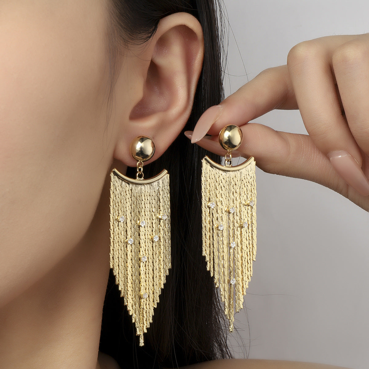 Black Dress Accessories Guide 2026: Shoes, Jewelry & Bag Ideas