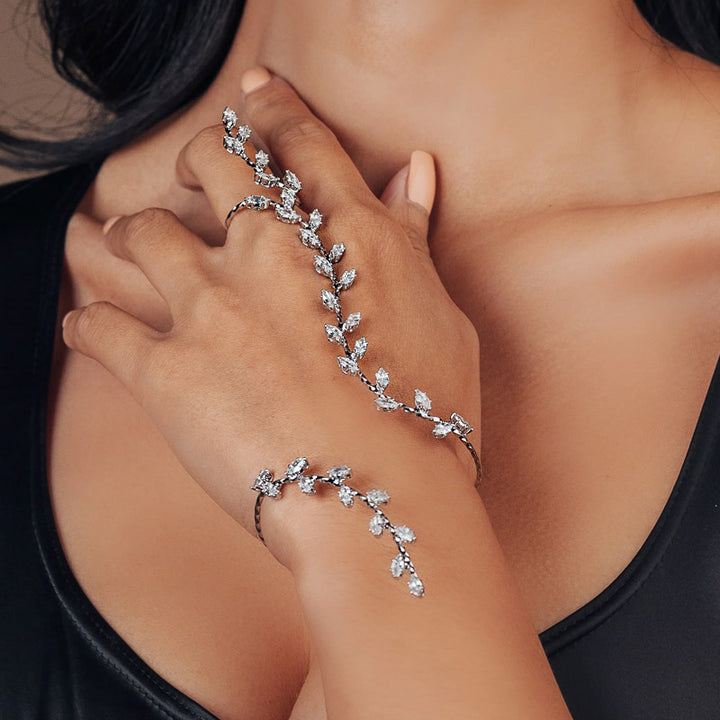 Stylish Rhinestone Simple Linking Finger Bracelet