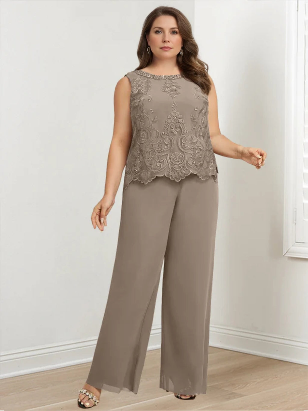 Chiffon Round Neck Floor-Length Plus Size Mother Of The Bride Pantsuits With Jacket & Applique