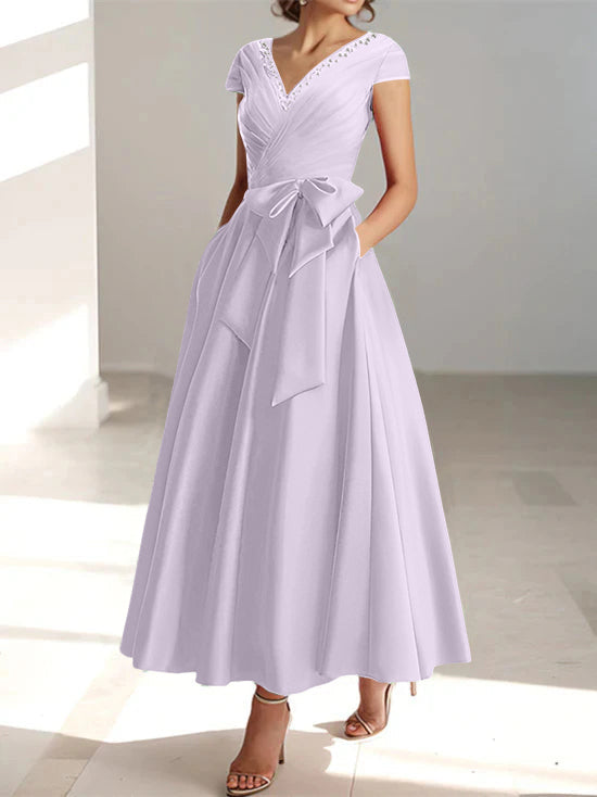 A-Line/Princess V-Neck Short Sleeves Mother of the Bride Dresses with Lace