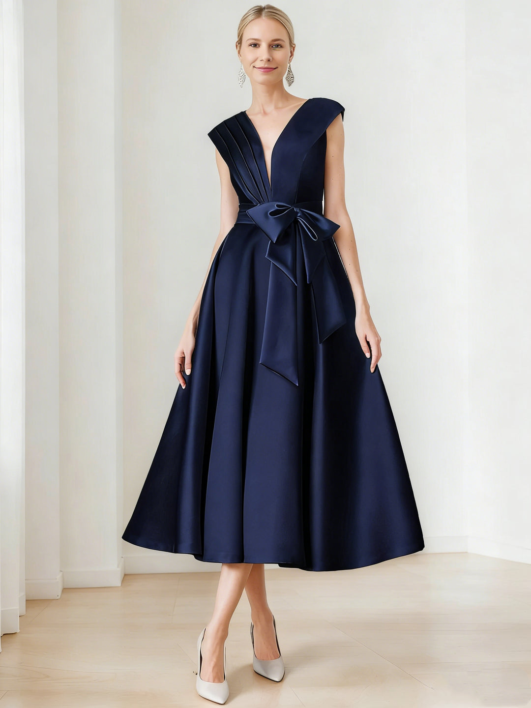 A-Line V-Neck Sleeveless Elegant Pleated Mother of the Bride & Groom Dresses with Bow Belt & Pocket