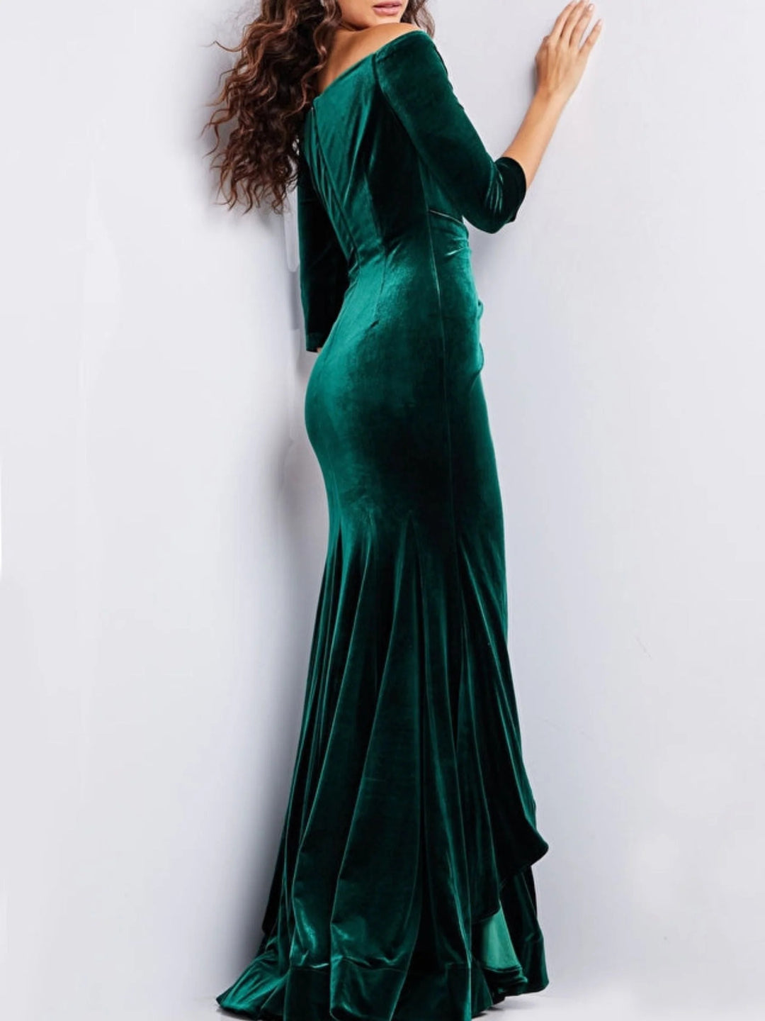 Trumpet/Mermaid Off-the-Shoulder Velvet Mother of the Bride Dresses Half Sleeves Floor-Length with Pleats