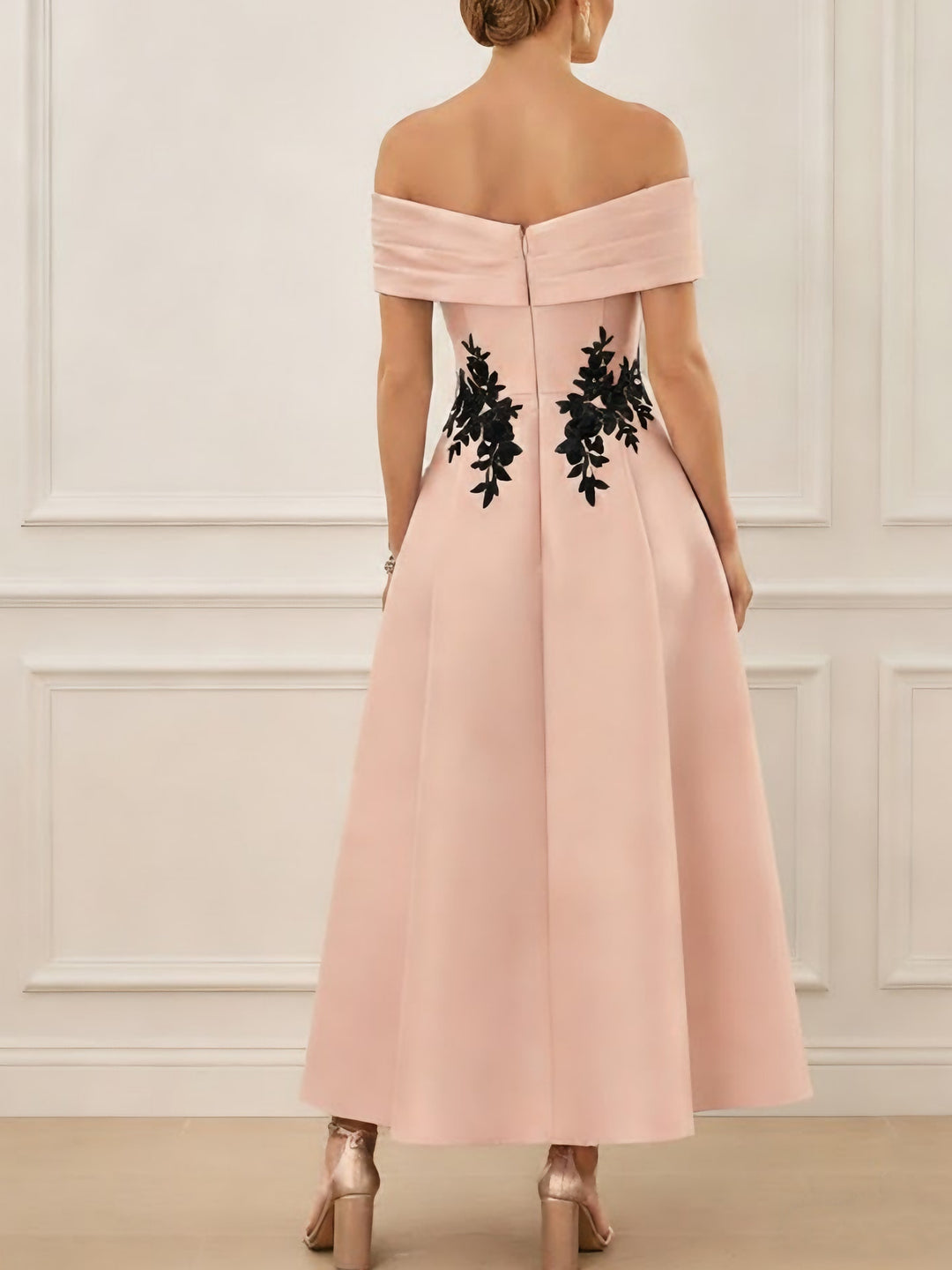 A-Line/Princess Off-the-shoulder Stretch Satin Mother of the Bride Dresses with Appliques Ankle-Length Sleeveless